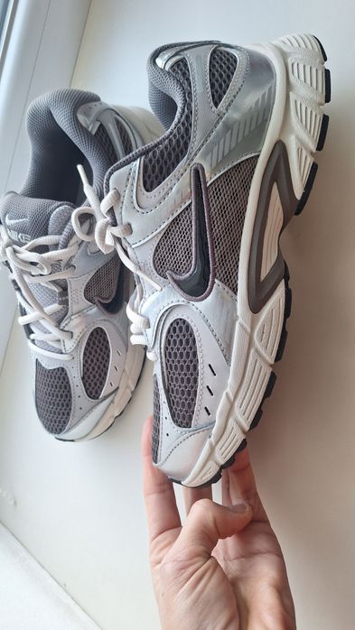 Шикарні кроси NIKE нові