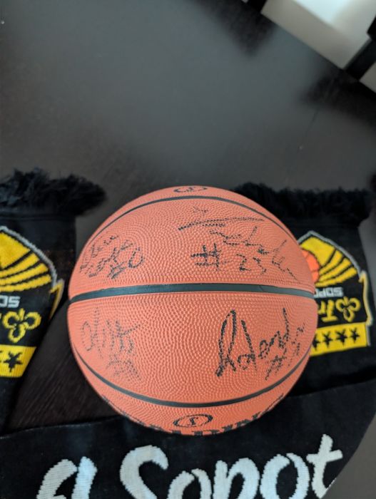 Szalik Piłka z autografami zawodników Trefl Sopot Spalding TF-50 r. 7
