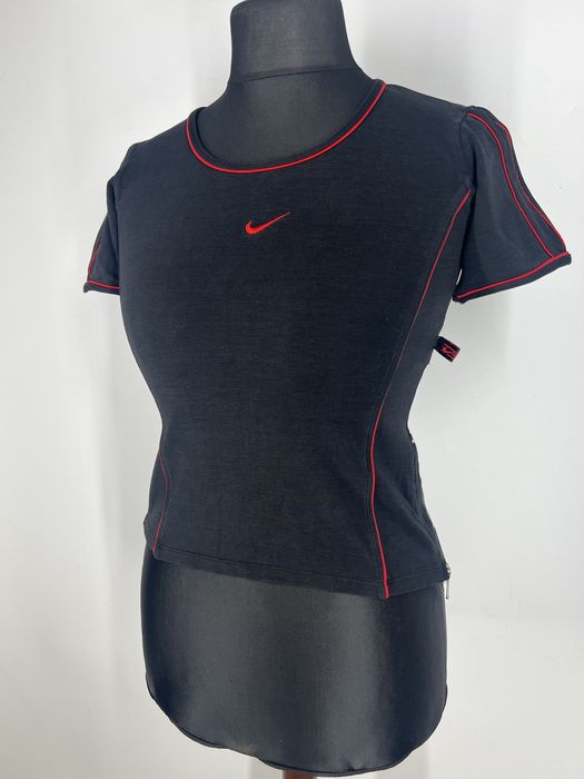 Czarno czerwona bluzka damska Nike