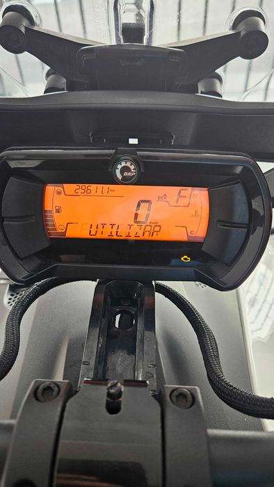 Vendo Can-am Ryker 900 de 2021 com 29000km extras: banco passageiro, viseira, proteçães de mãos, mala lateral e top case.