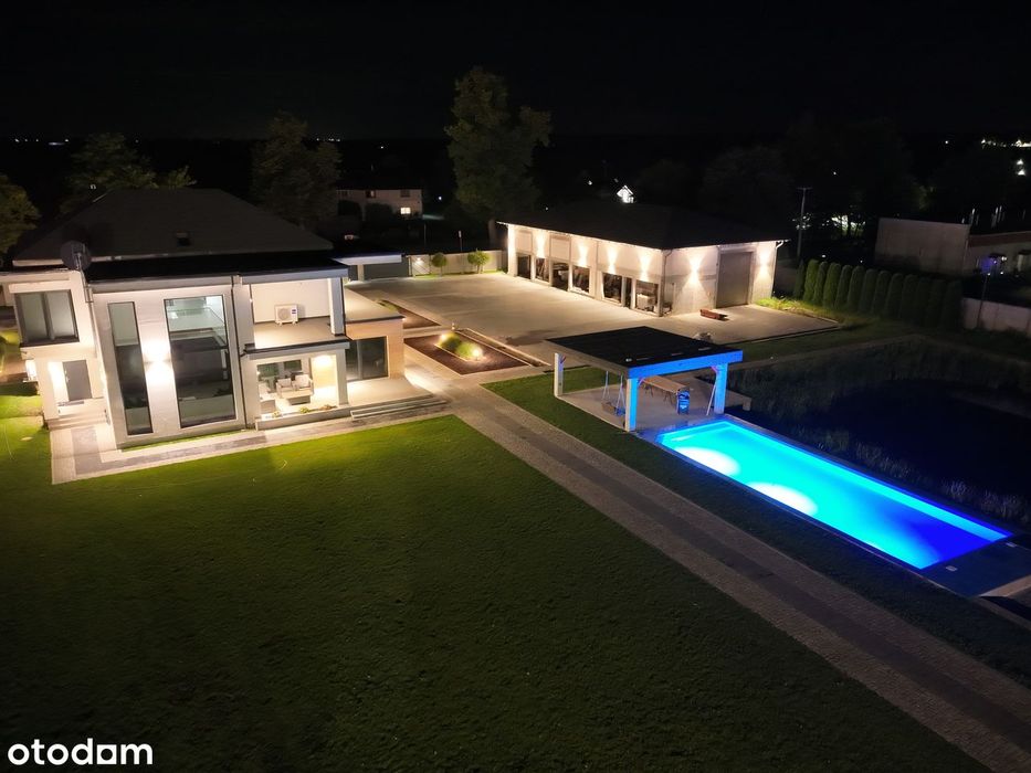 Dom Wolnostojący Z Garażem, Basenem, Stawem 625M2 + Hala 280M2