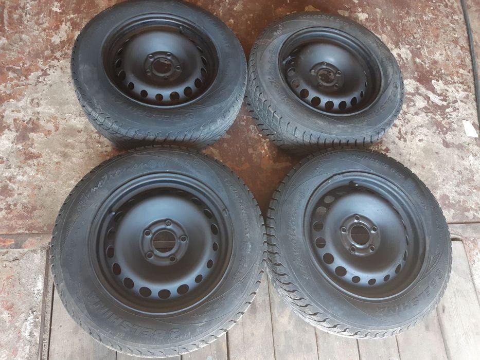 Продам диски 5х114.3 с новой резиной 195х65х15