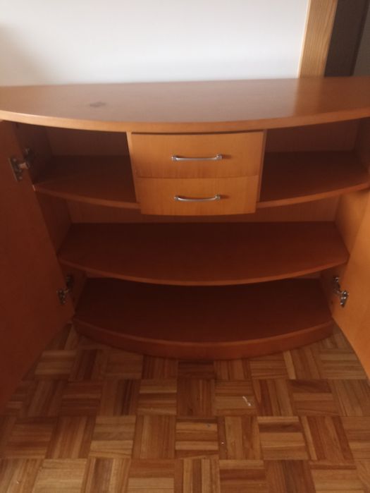 Vendo móvel com espelho