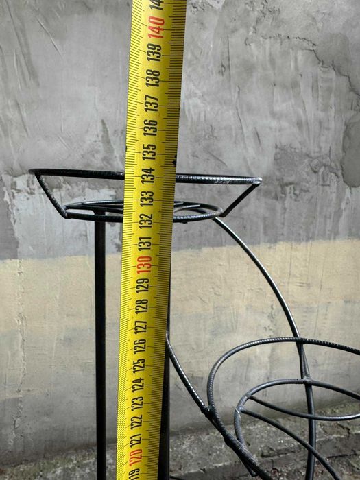 Напольная подставка для цветов