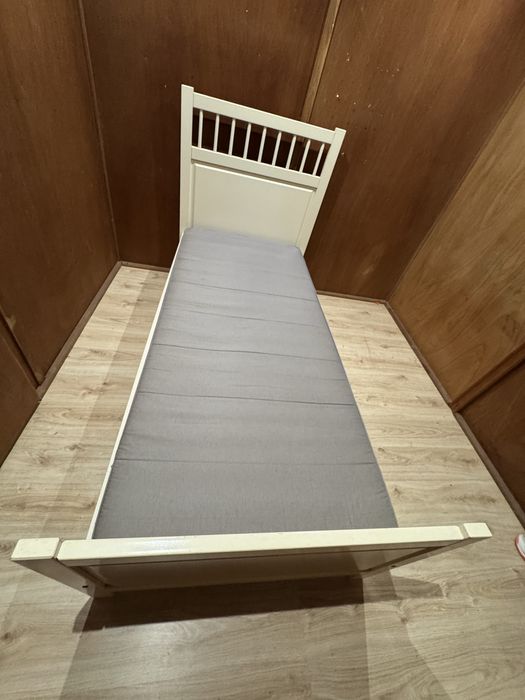 Cama de solteira + Colchao Ikea