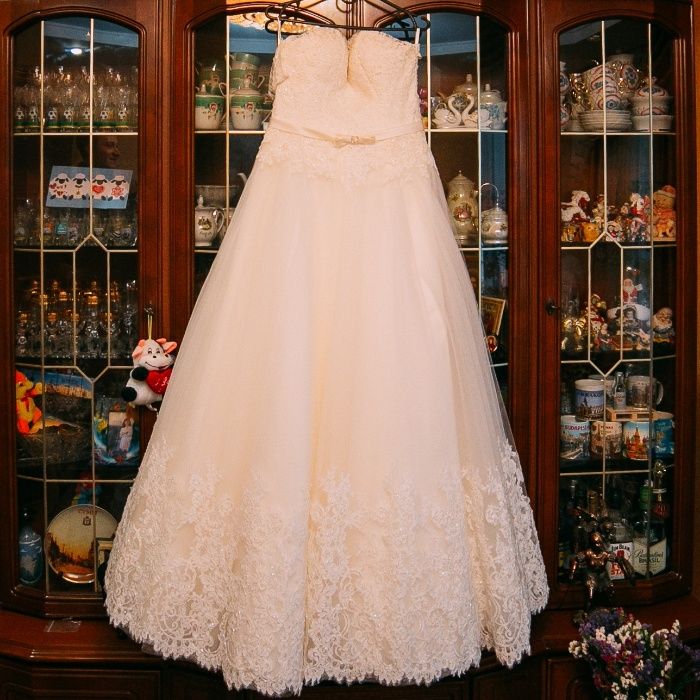 Весільна сукня б/в