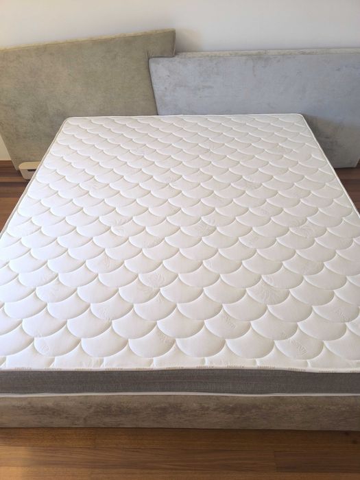 Cama de casal estofada (sem colchão)