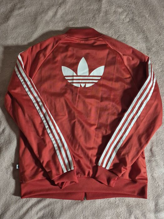 Красная кофта adidas