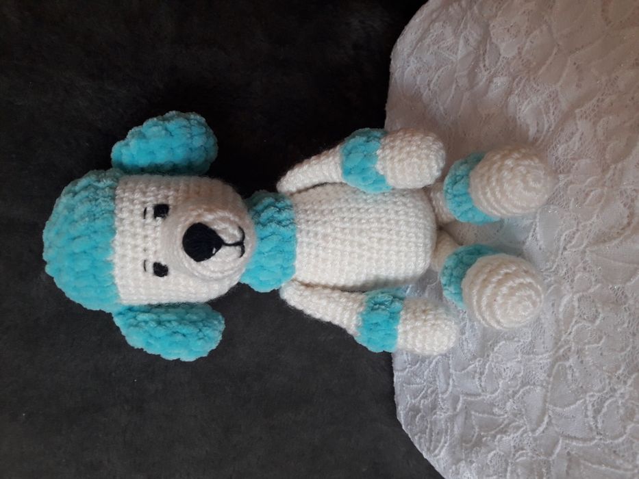 Piesek pudel na szydełku rękodzieło artystyczne zabawka Eko handmade