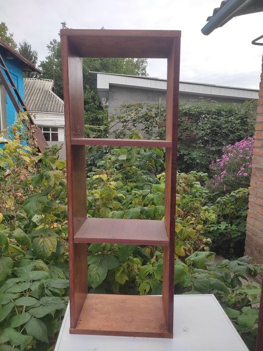 Продам стілажик з полками для учня,студента.легкий і удобний.