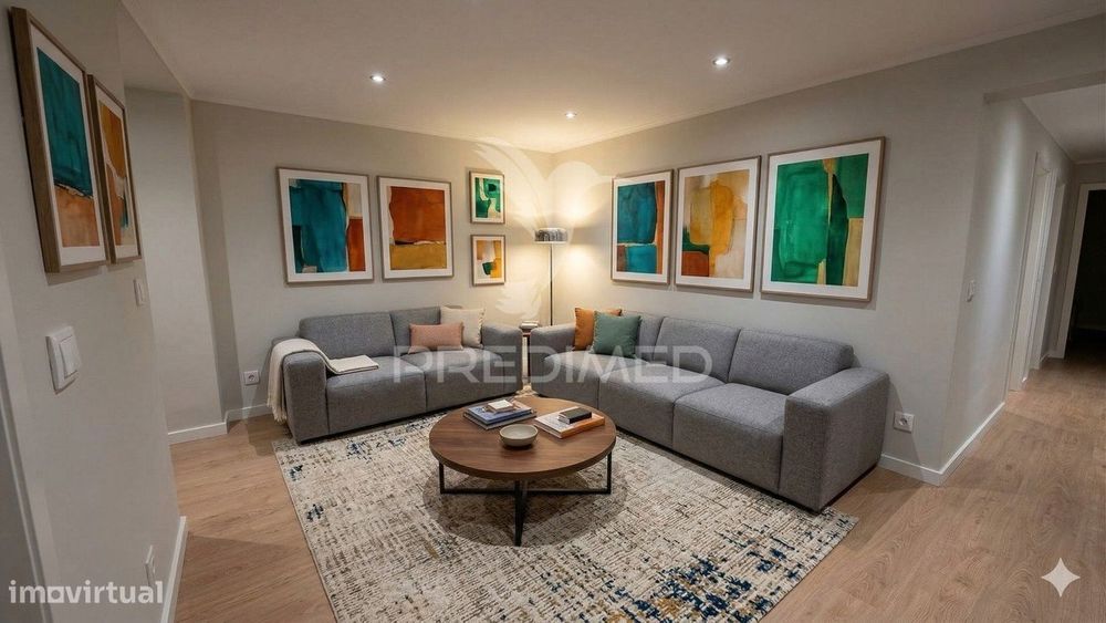 Apartamento T2 com Pátio Privativo exterior. — Misericórdia, Lisboa