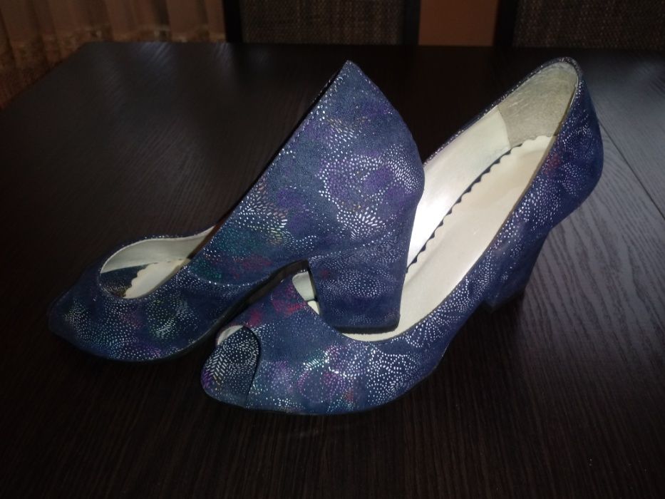 Czółenka z odkrytym palcem