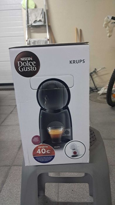 Maquina Dolce Gusto modelo picollo xs branca comprada em Janeiro ofereço cápsulas de café e nesquik entrego em mão