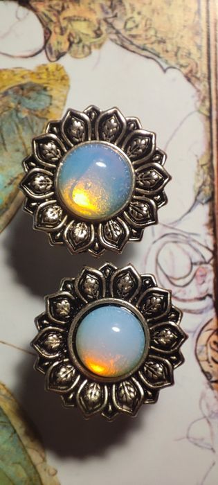 Kolczyki tunele z opalizującym oczkiem, kwiaty 10mm