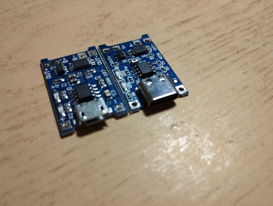 Плата модуль зарядки літієвих акумуляторів 18650 4.2В 1А