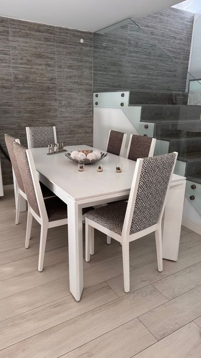 Conjunto sala de jantar (mesa e cadeiras)