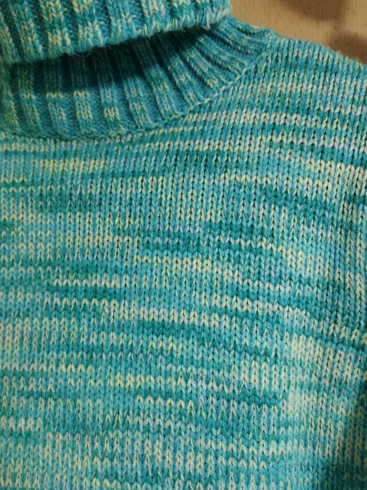 Golf kremowo-turkusowy