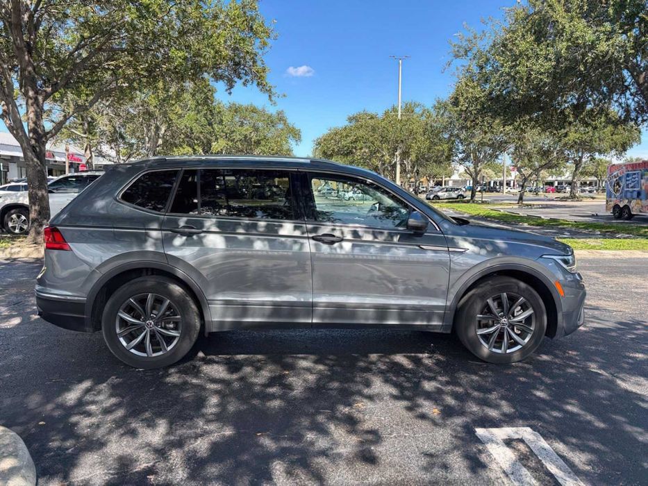 Volkswagen Tiguan      2022