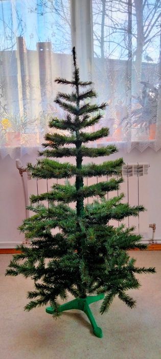 Sztuczna choinka świąteczna ze stojakiem/podstawą