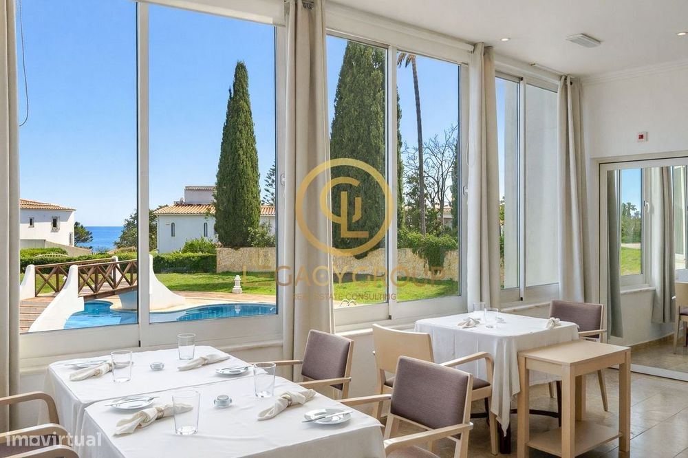 Restaurante Premium com Vista Mar Incomparável no Coração do Barlav...
