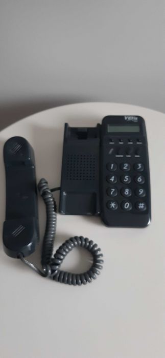 Aparat telefoniczny stacjonarny.