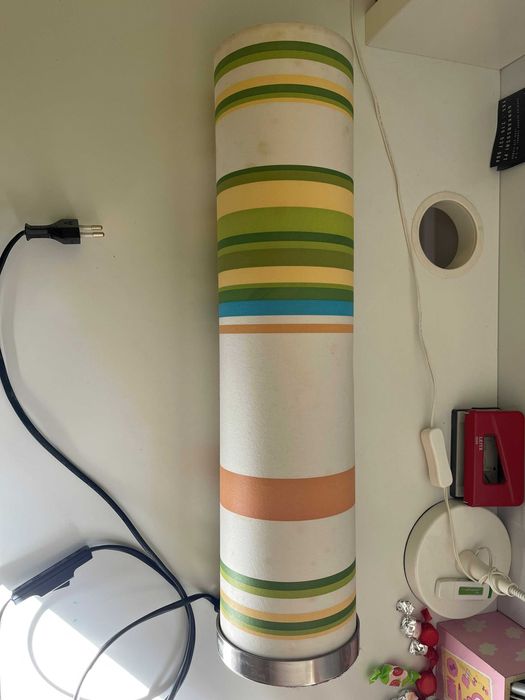 Candeeiro teto + 2 Cortinados + Candeeiro mesa às riscas coloridas