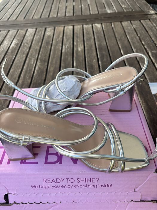 sandálias / salto da sorellas