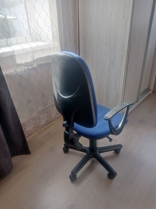 Продам стілець офісний