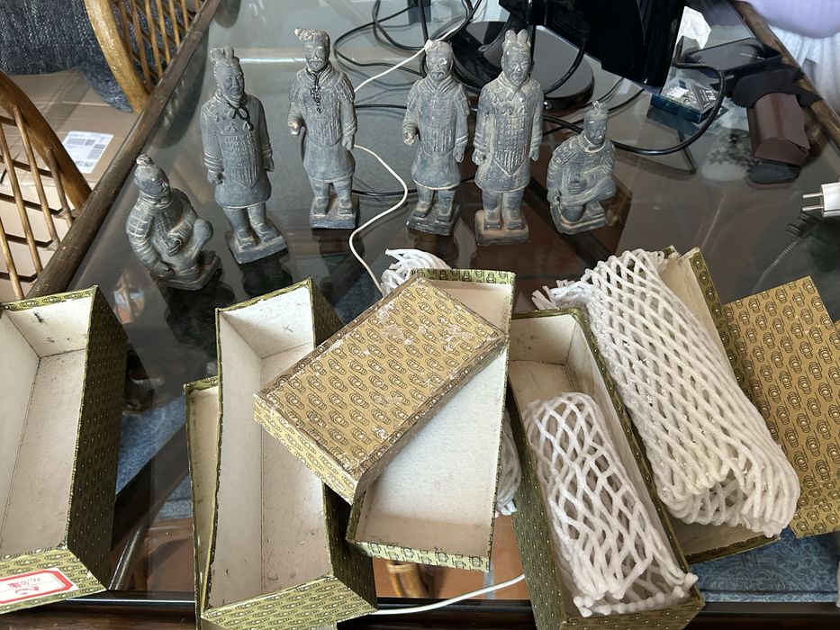 6 bonecos em terracota (alguns com estragos)