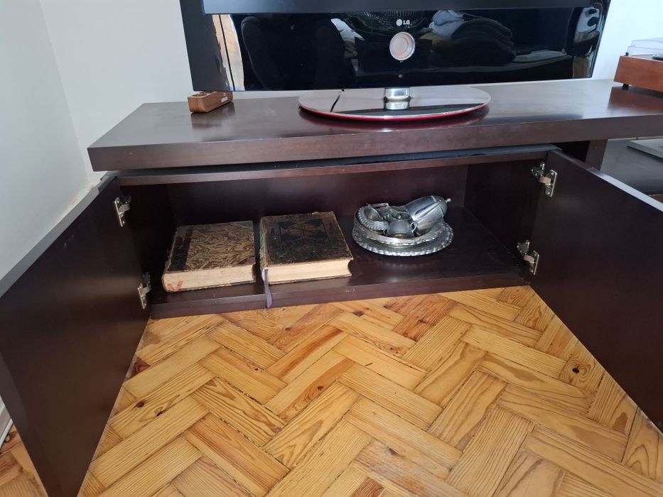 Móvel  de TV, em mogno
