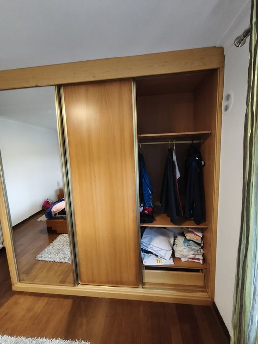 Roupeiro quarto com espelho