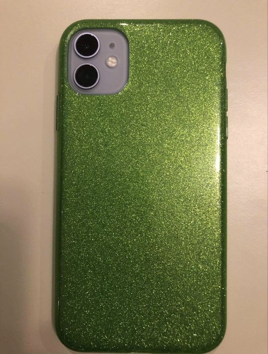 Nowe etui Bershka na iPhone 11 – zielone z brokatem