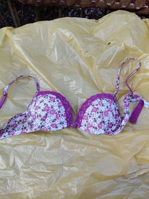 Biustonosz damski rozmiar 75B firma Intimissimi
