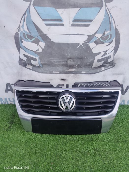 Передня решітка бампера Volkswagen Passat b6