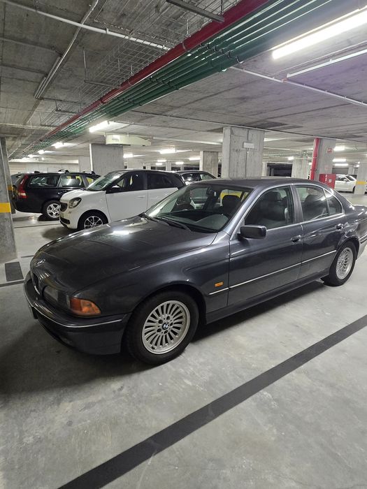 Vendo BMW e39 520i a gasolina com 150cv com apenas 190000kms. 

Está e