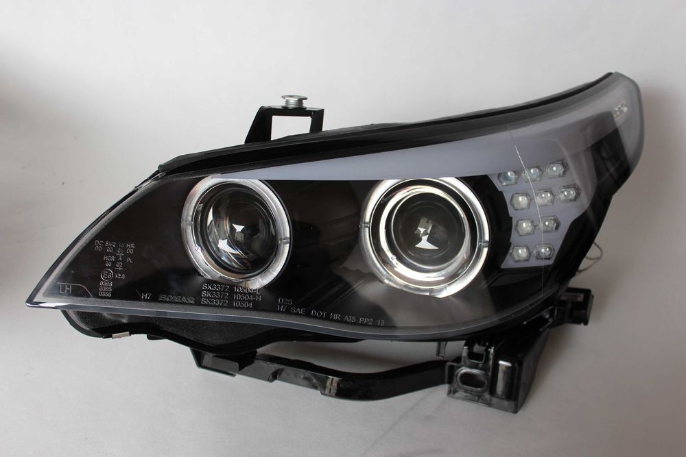 Lampy przednie przód BMW E60 E61 03-04 D2S XENON RINGI LED NEON BLACK