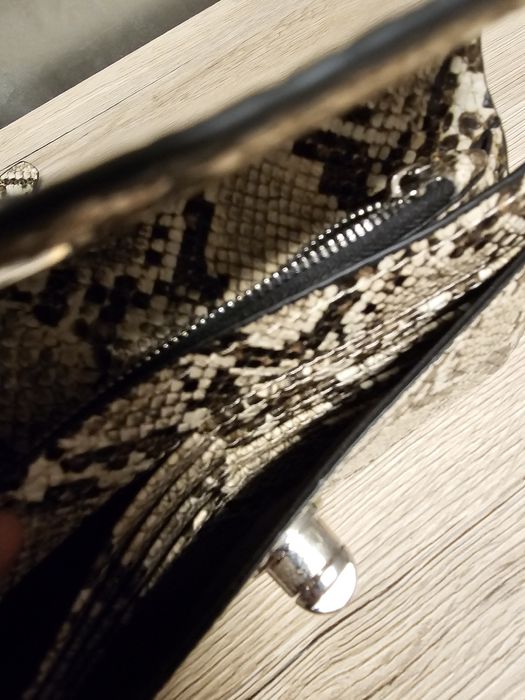 Saszetka nerka Stradivarius skóra węża mała zgrabna