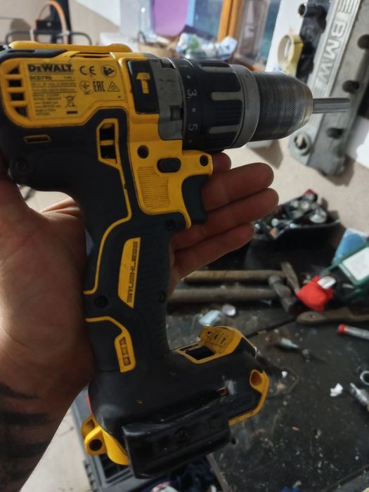 Wkrętarka udarowa DeWalt DCD796