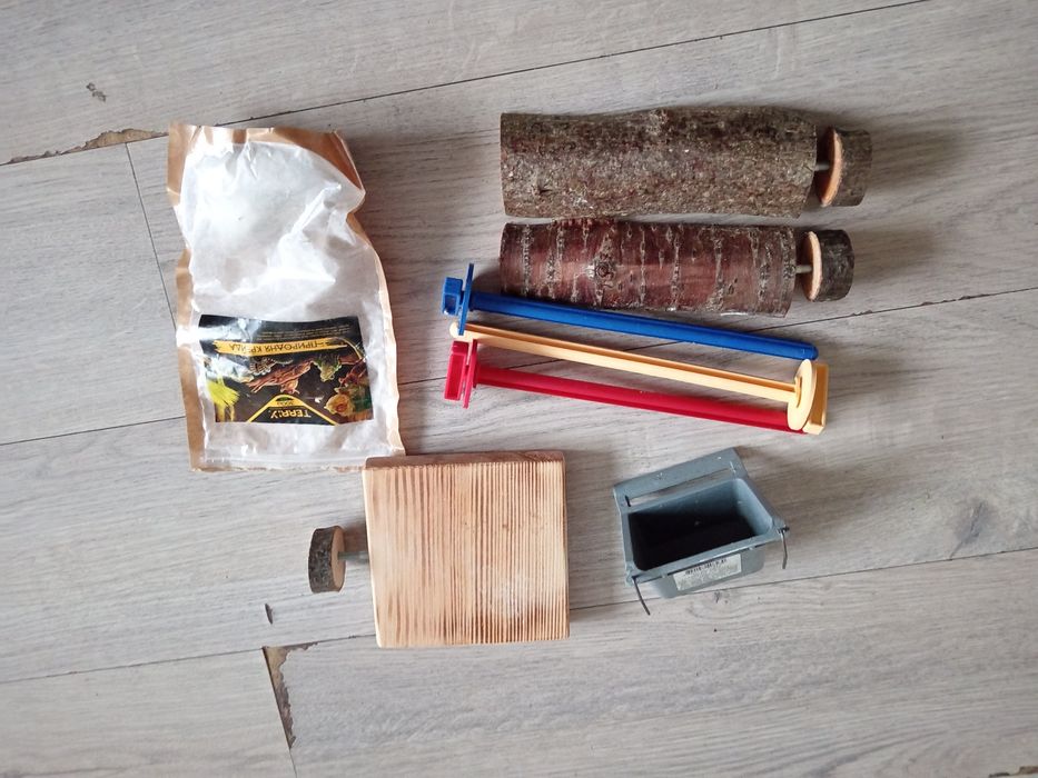 Для попугая кормушка присест крейда