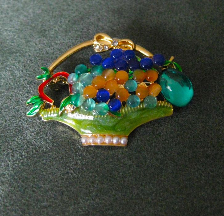 Alfinete / Broche / Pregadeira Cesto de Frutas NOVO