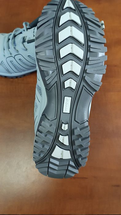 Кроссовки BONA летние