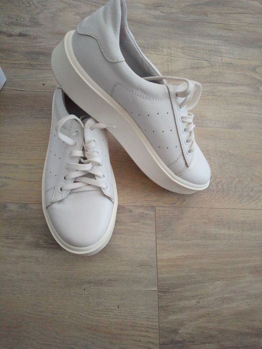 Кроссовки Designo Italy р.39,стелька 25. Амортизация.Мягкие. Кожа