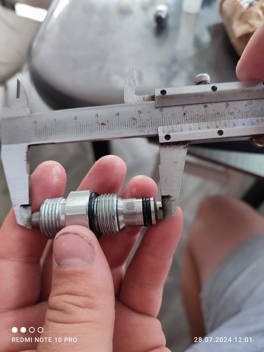 Спускний клапан для автомобільного підйомника