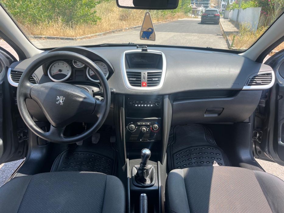 Vende se Peugeot 207