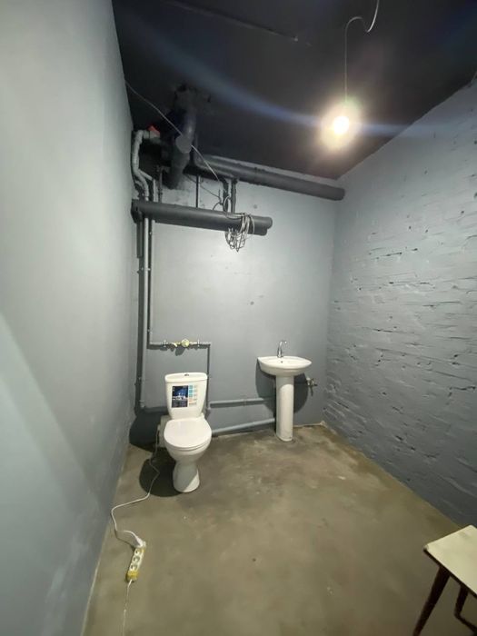 Підвальне приміщення 173.8м2. Центр. Світло завжди