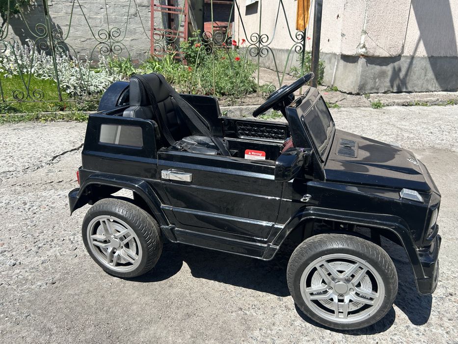 дитяча машинка на аккумуляторі та пульту mercedes g80