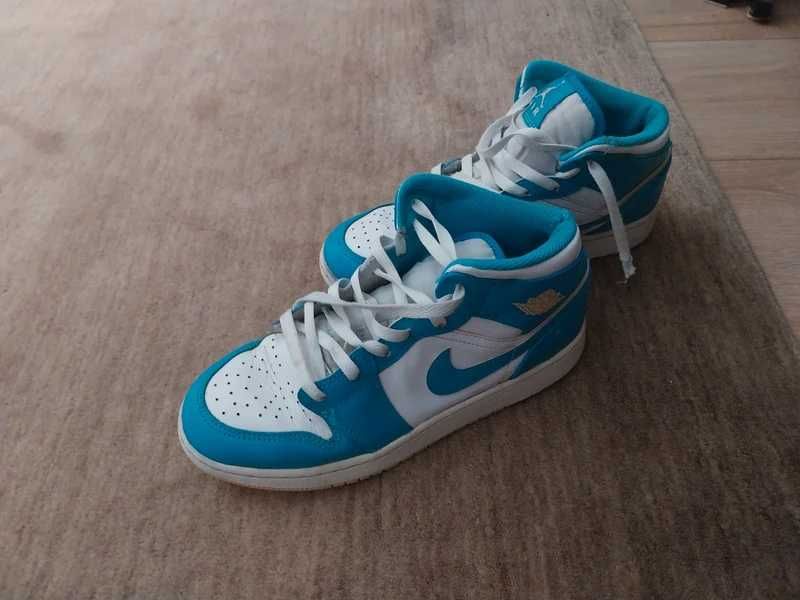 Nike Air Jordan 1 mid ,,aquatone" 24,5 cm
39 stan Dobry