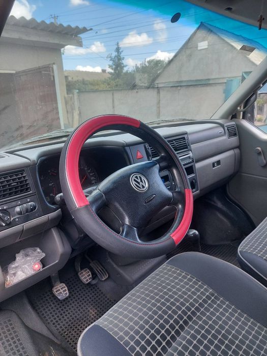 Автомобиль Volkswagen T 4