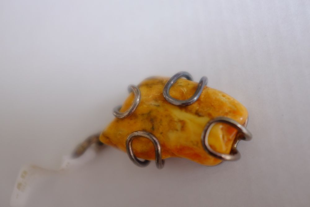 Wisior z bursztynem bałtyckim 12.6 g, srebro 925  A.D. Front