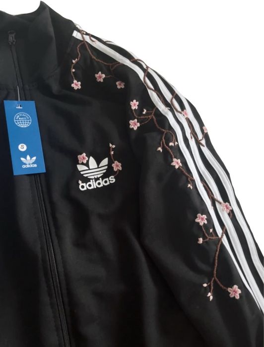 худі з сакурою.